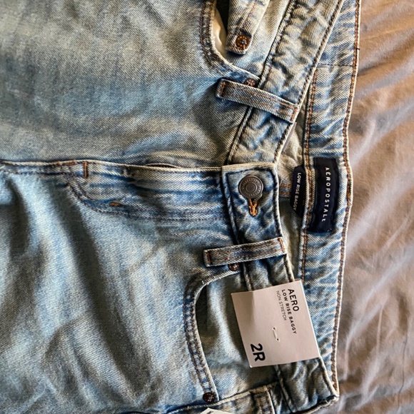 Aeropostale Low Rise Baggy Light Wash Jeans - Picture 5 of 7